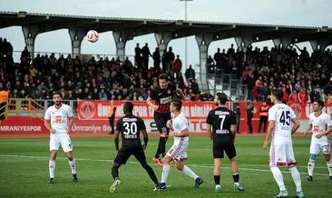 Ümraniyespor’un zirve yürüyüşü sürüyor