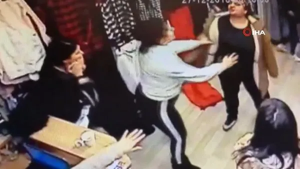 İstanbul Bahçelievler'de bir mağazada kadınların 'Haka danslı' uçar tekmeli kavgası kamerada