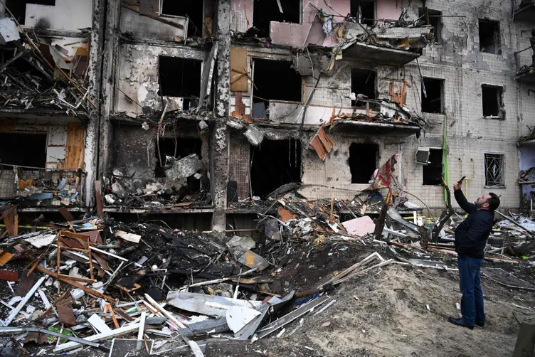 SON DAKİKA: RUSYA UKRAYNA SAVAŞI dehşete düşürüyor! Kiev bombalanıyor! Harkov kuşatıldı! NATO, Ukrayna ve Rusya'dan flaş açıklamalar