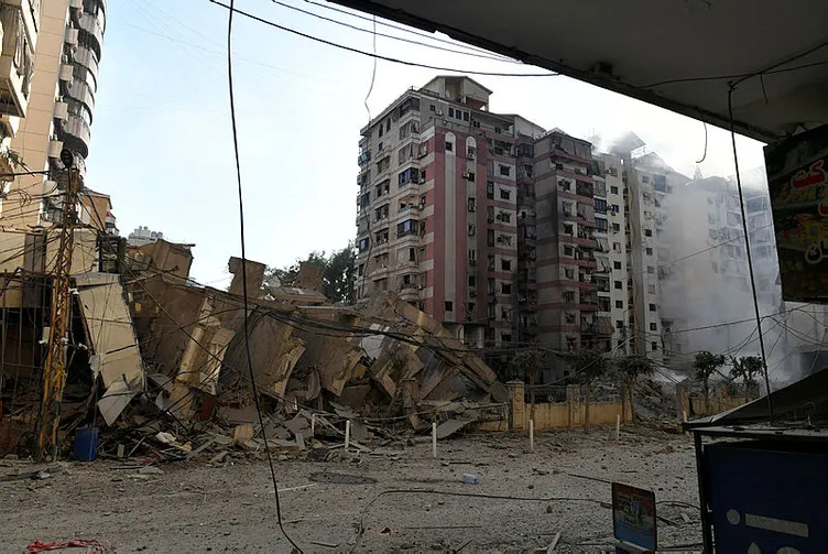 Siyonist İsrail havadan katlediyor! Lübnan’da camiler hastaneler hedefte: Can kayıpları 2 bini aştı