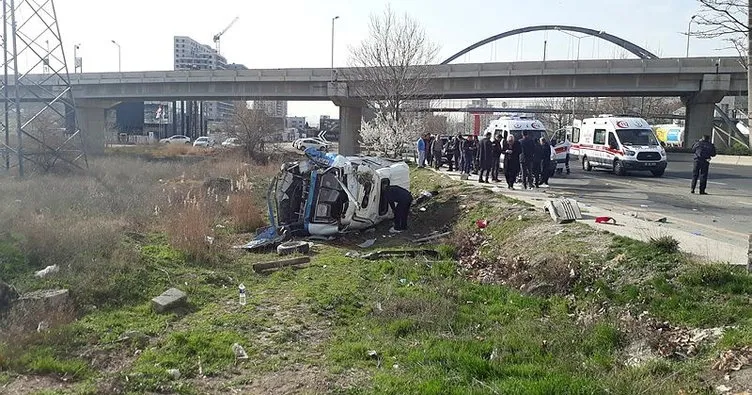 Son Dakika Haberi: Ankara’da minibüs devrildi: 1 ölü, 21 yaralı!