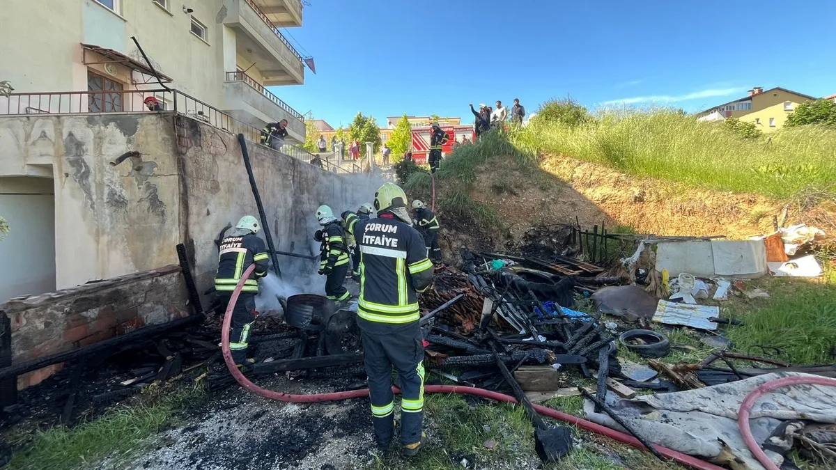 Çorum’da tandırlık yangını büyümeden söndürüldü Çorum’da tandırlık yangını büyümeden söndürüldü