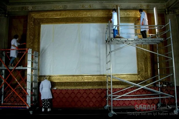 Dolmabahçe Sarayı’ndaki en büyük altın varak çerçeveli tablo restorasyonda