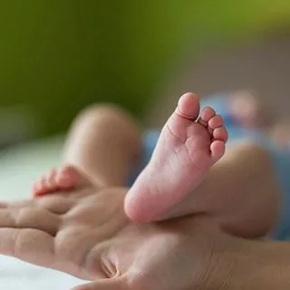 2 aylık bebek beslenmesi tavsiyeleri: 2 aylık bebek mama ölçüsü ne kadar olmalı, günde kaç kez emzirilmeli?