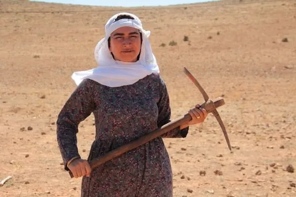 Demet Akbağ kılıktan kılığa girdi