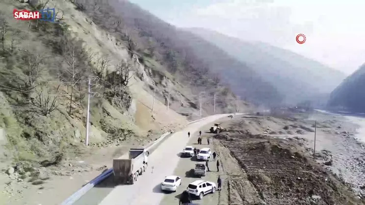Düzce'de heyelan: 5 köyü birbirine bağlayan yol kapandı | Video