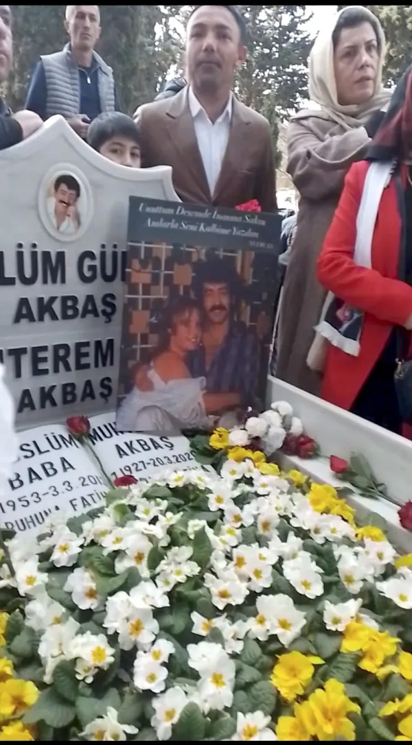 muslum-gurses-olumunun-12-yildonumunde-mezari-basinda-anildi-1740995594184.jpg