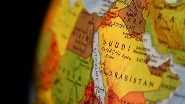 kizildenizde-tansiyon-dusmuyor-husiler-aden-korfezinde-abd-gemisini-vurdu-1705956903412.jpg Kızıldeniz'de tansiyon düşmüyor: Husiler, Aden Körfezi'nde ABD gemisini vurdu