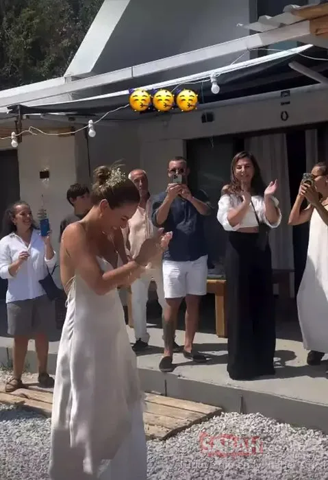 Oyuncu Bestemsu Özdemir sevgilisi Ersin Görkem’le evlendi! İşte düğünden ilk kareler!