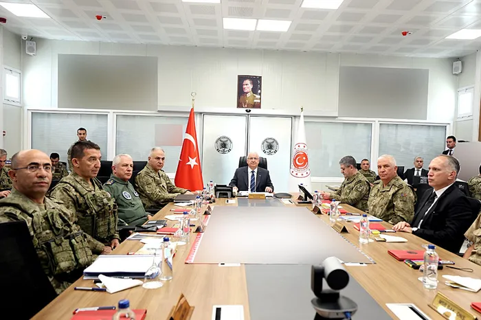 son-dakika-milli-savunma-bakani-yasar-gulerden-iran-israil-savasi-sonrasi-flas-mesaj-sinirda-tedbirler-artiril-1750253046795.jpg Son Dakika | Milli Savunma Bakanı Yaşar Güler'den İran-İsrail savaşı sonrası flaş mesaj: Sınırda tedbirler artırıldı