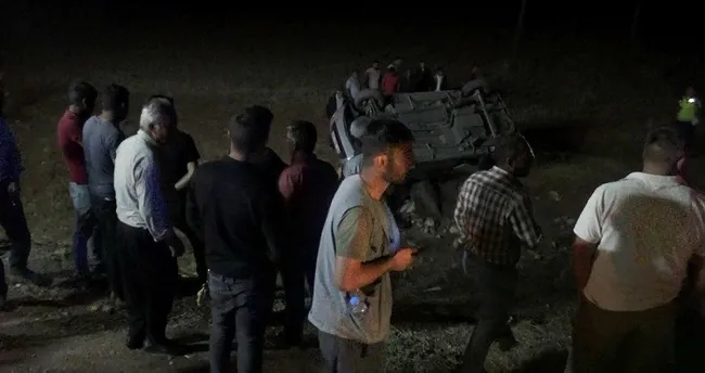 Eşini hastaneye götürürken kaza yaptı: 1 ölü, 3 yaralı Eşini hastaneye götürürken kaza yaptı: 1 ölü, 3 yaralı