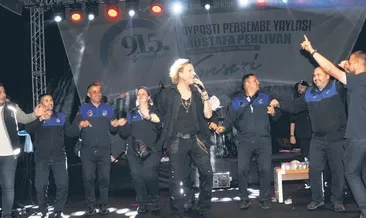 Zabıtalarla halay çekti