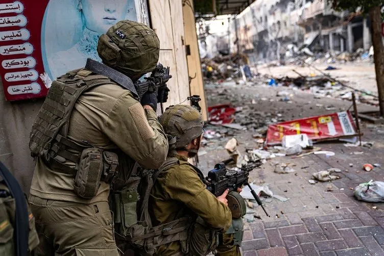 Vahşetin böylesi görülmedi: Katil İsrail ordusu Filistinlilerin cansız bedenlerini buldozerle ezdi!