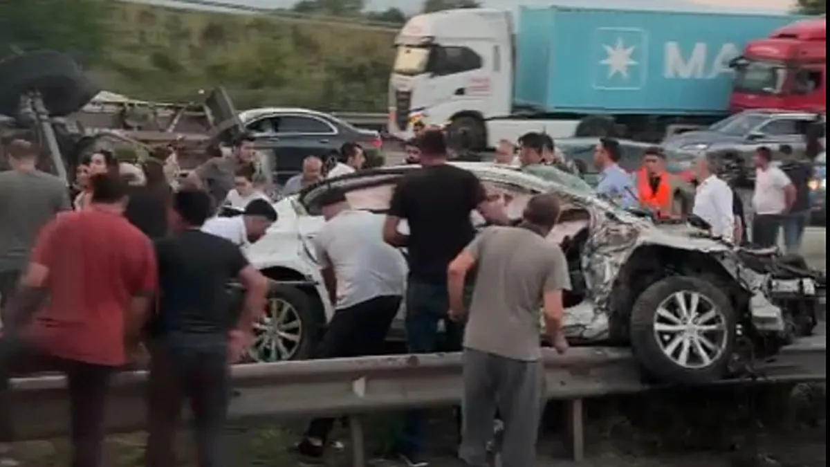 Düzce’de lastiği patlayan TIR dehşet saçtı: Çok sayıda yaralı var Düzce’de lastiği patlayan TIR dehşet saçtı: Çok sayıda yaralı var