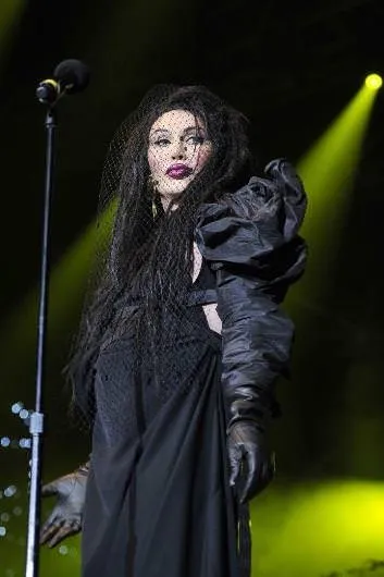 1980'LERİN MÜZİK İKONU PETE BURNS ÖLDÜ