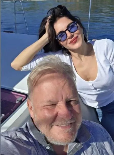 Cemiyet hayatında beklenmeyen kopuş! Evlilik beklerken ayrılık geldi: Bakın aşk masalı nasıl bitmiş...