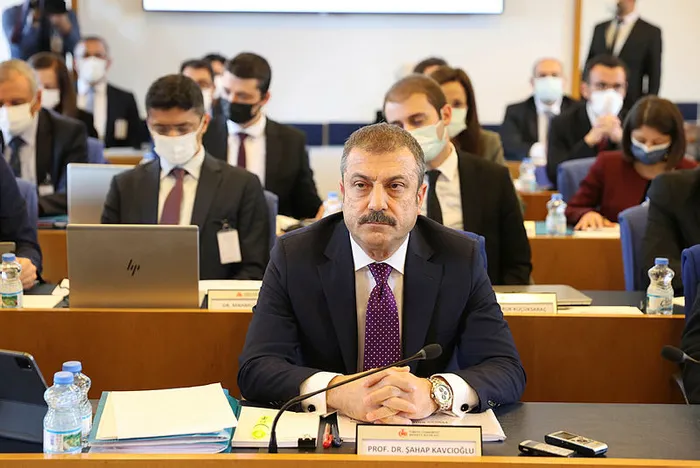 merkez-bankasi-piyasalari-sasirtti-1661055112901.jpg