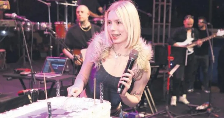 Aleyna Tilki 24 yaşına sahnede girdi