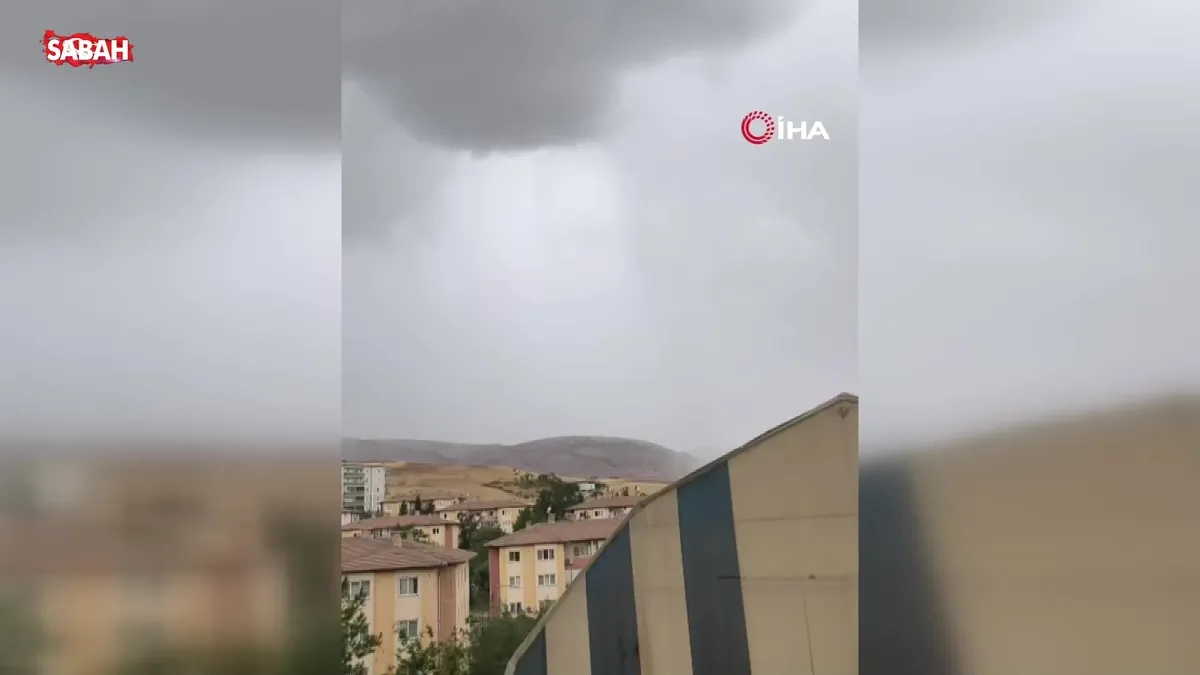 Kurtalan'da tarlaya yıldırım düştü! O anlar kamerada | Video