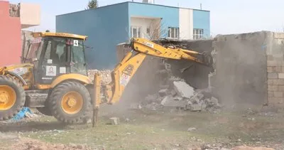 Kırşehir'de suçlara ev sahipliği yapan 34 metruk bina yıkıldı #kirsehir