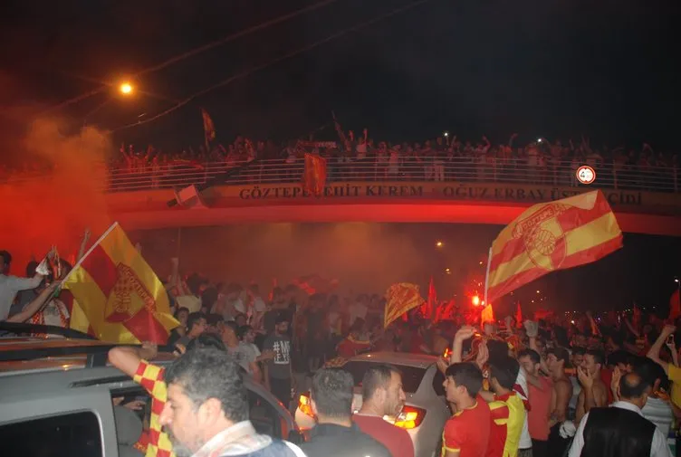Göztepe taraftarları İzmir’de kutlama yaptı