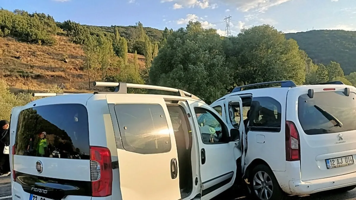 Bingöl’de iki araç çarpıştı: 11 yaralı!