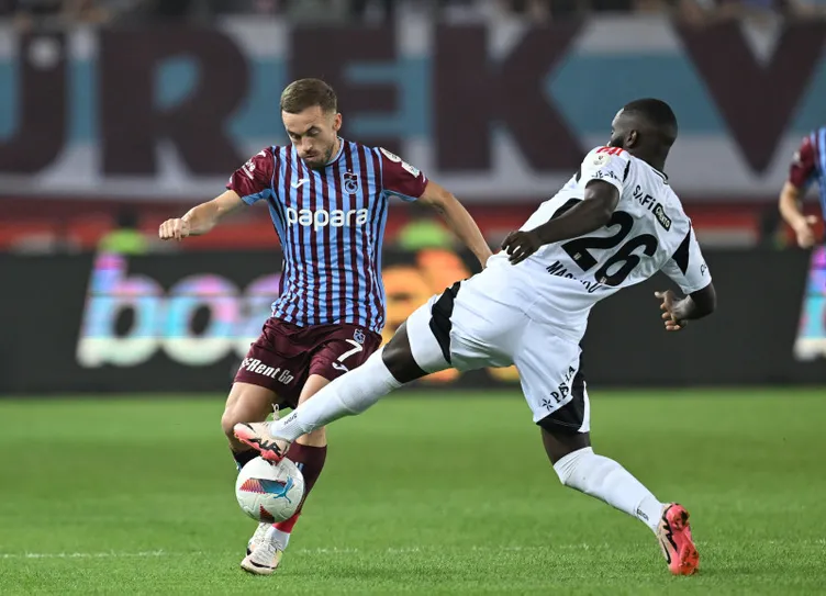 SON DAKİKA HABERLERİ: Trabzon’da tarihe geçen kırmızı kart! Beşiktaş maçında o anlar olay yarattı…