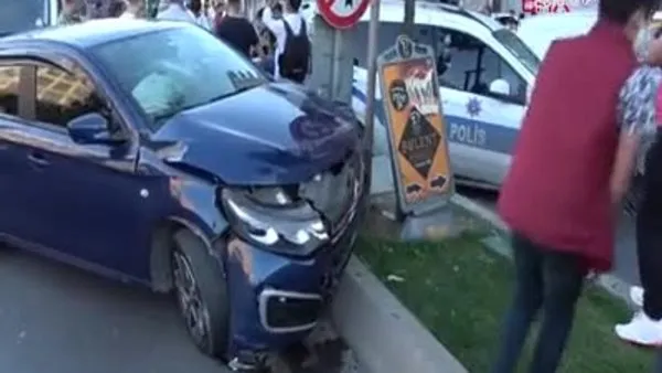 Polis aracı ile otomobil kafa kafaya çarpıştı: 2'si polis, 3 yaralı | Video