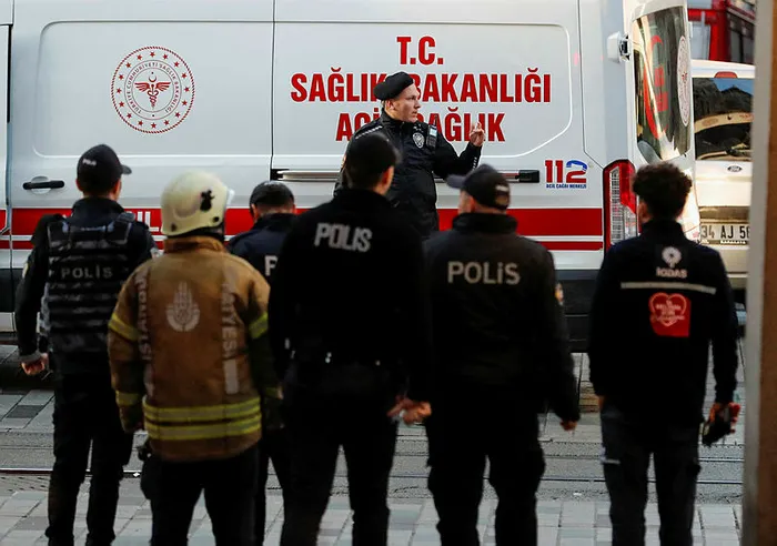 son-dakika-taksim-istiklal-caddesinde-patlama-6-kisi-yasamini-yitirdi-53-yarali-var-1668356506366.jpg