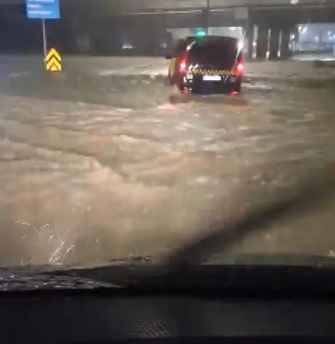 SON DAKİKA | İstanbul'da sağanak yağış etkili oldu! Acı haberler peş peşe geldi: Ölü sayısı 2'ye yükseldi