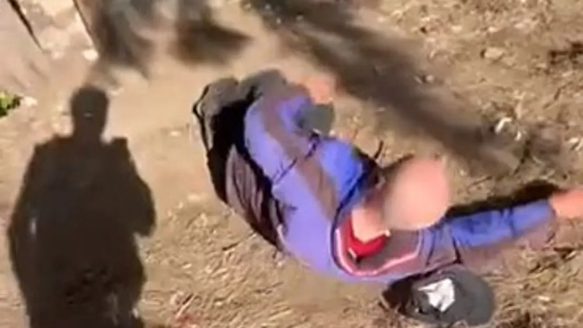 Sokakta uyuyan yaşlı adamın yüzüne tekme atmışlardı: 2 kişi gözaltına alındı! Sokakta uyuyan yaşlı adamın yüzüne tekme atmışlardı: 2 kişi gözaltına alındı!