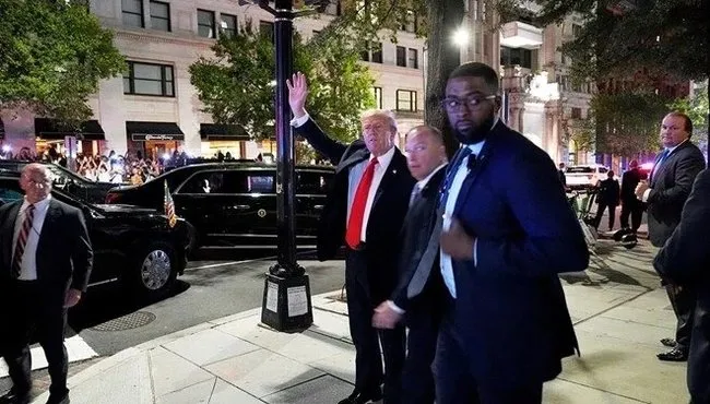 Trump’a gittiği restoranda ’Gazze’ şoku: Günümüzün Hitleri...