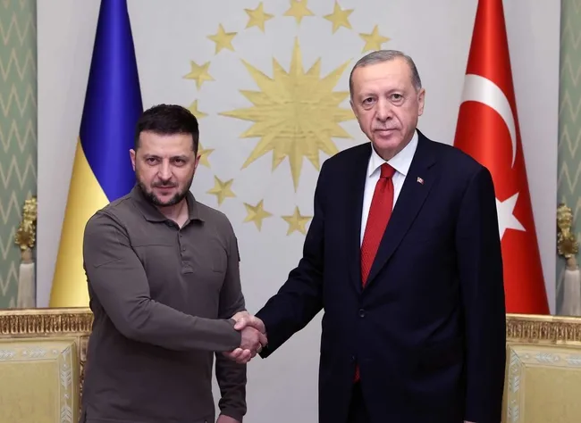karadenizde-guvenli-ticaret-koridoru-icin-ornek-strateji-ankara-suclu-degil-cozum-arayisinda-1788851425920.jpg Karadeniz’de güvenli ticaret koridoru için “örnek” strateji! Ankara “suçlu” değil, “çözüm” arayışında