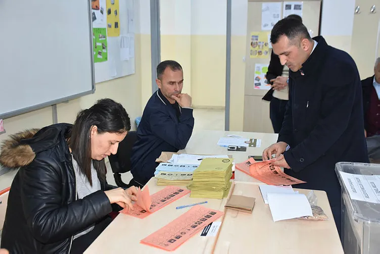 Türkiye sandık başında! 57 milyon seçmen tercihini yapıyor