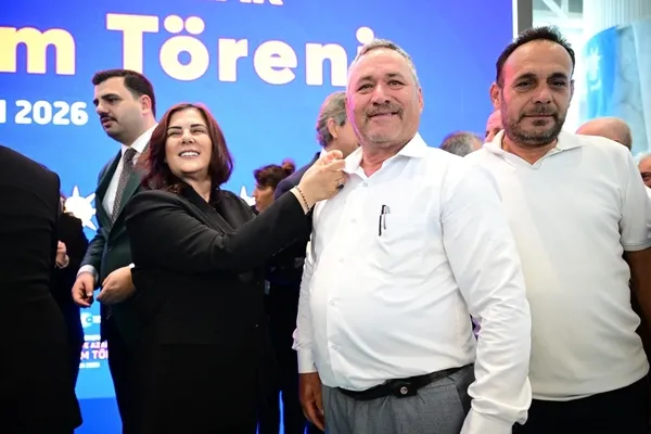 aydinda-ak-partiye-buyuk-katilim-391-muhtar-ve-619-aza-rozet-takti-1782750536136.jpg