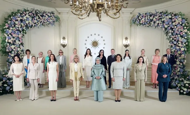 1783523352502.jpg Emine Erdoğan, lider eşlerini Çankaya Köşkü'nde ağırladı