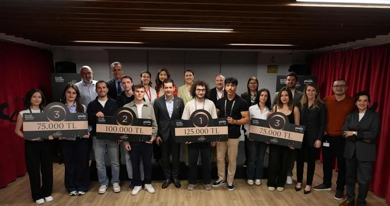 Fikirleriyle Işıldayan 1030 takım bizz@kampüs’ün 15. yılında GODIVA için yarıştı