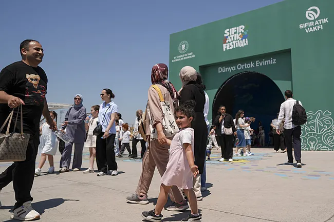 sifir-atik-festivaline-rekor-katilim-3-gunde-ziyaretci-sayisi-400-bini-asti-1780766494766.jpeg