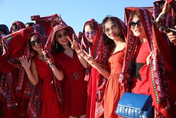 Türkiye tatili ile ödüllendirilen Çinli kadınlar Kapadokya'da