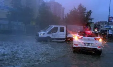 İstanbul’da E-5 karayolunu su bastı!