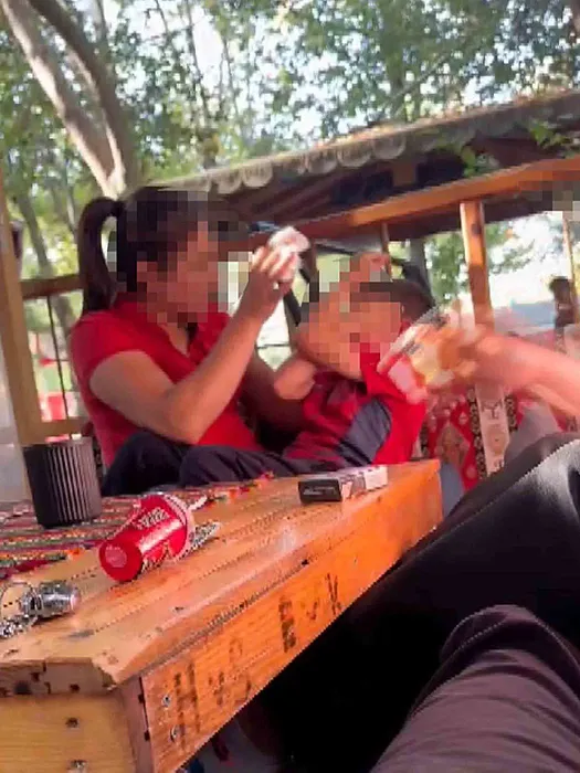 Görüntüler kan dondurdu: Cani anne ağlayan oğlunu susturamayınca defalarca vurdu! Sus nefesini keserim…