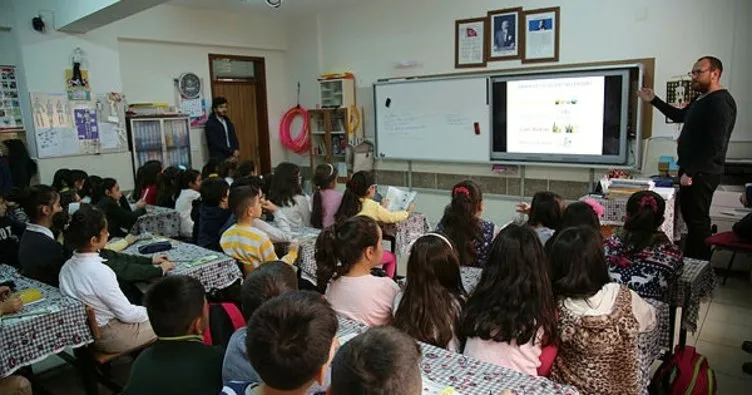 Erdemli Belediyesi’nden öğrencilere geri dönüşüm eğitimi