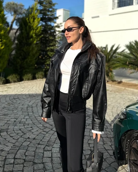 Kariyeri kadar güzelliğiyle de çok konuşuluyor! Fahriye Evcen oyuncu olmadan önce bakın mesleği neymiş...