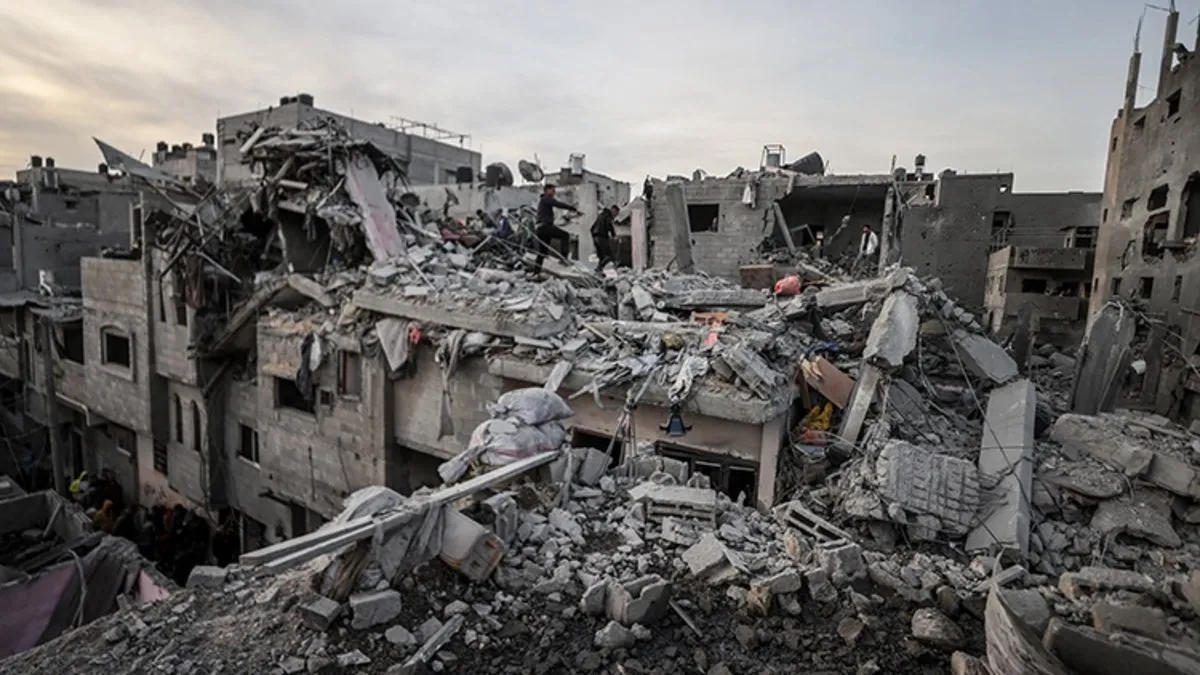 İsrail'in Gazze'de bir evi hedef aldığı hava saldırısında 3 Filistinli öldü