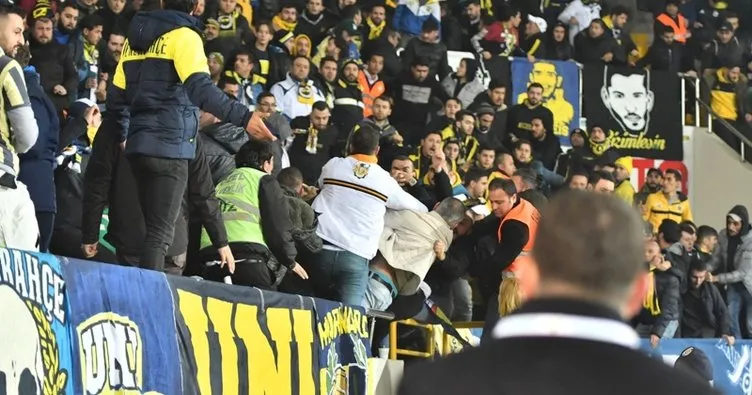 Akhisar’da, Fenerbahçe tribününde kan aktı