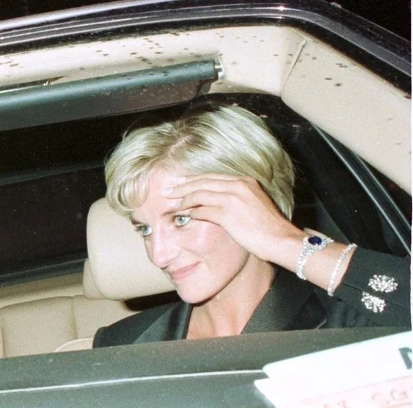 Lady Diana hakkında şoke eden iddia! Prens William ve Harry’i alıp gitmek istemiş...