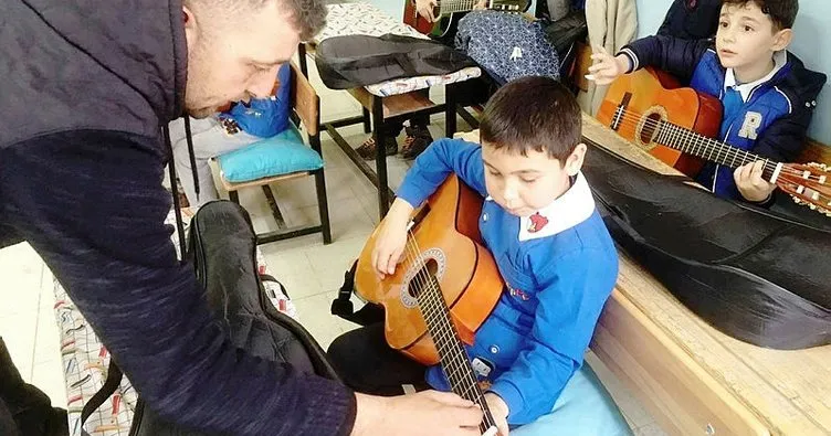 Sarıgöl Halk Eğitim Merkezinden gitar kursu