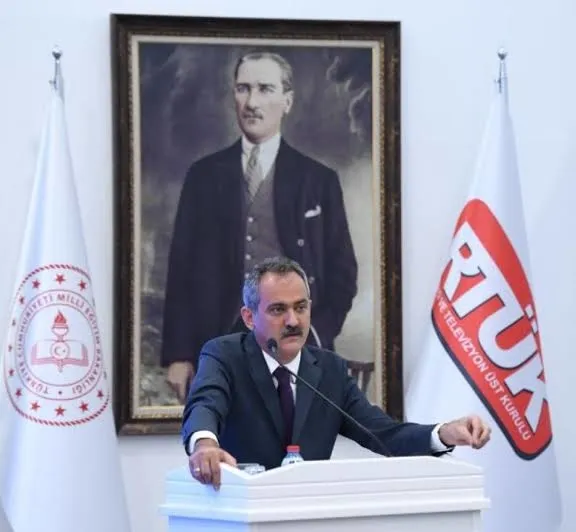 milli-egitim-bakani-ozer-imkanlarini-seferber-ettik-diyerek-duyurdu-cocuklar-medyayi-daha-bilincli-kullanacak-1654018627002.jpeg
