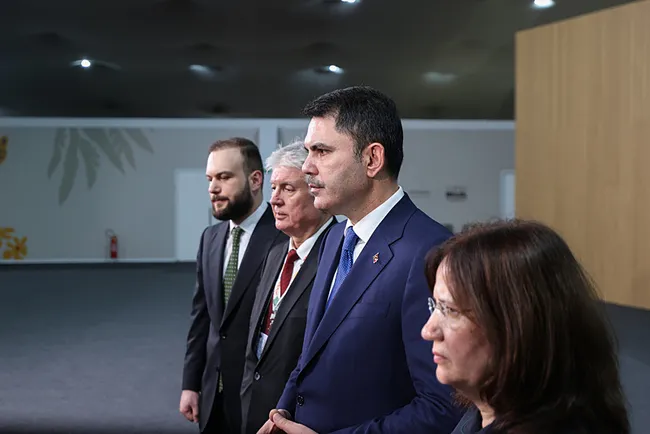 bakan-kurumun-brezilyada-iklim-temaslari-suruyor-1763565279990.jpg Bakan Kurum'un Brezilya'da iklim temasları sürüyor