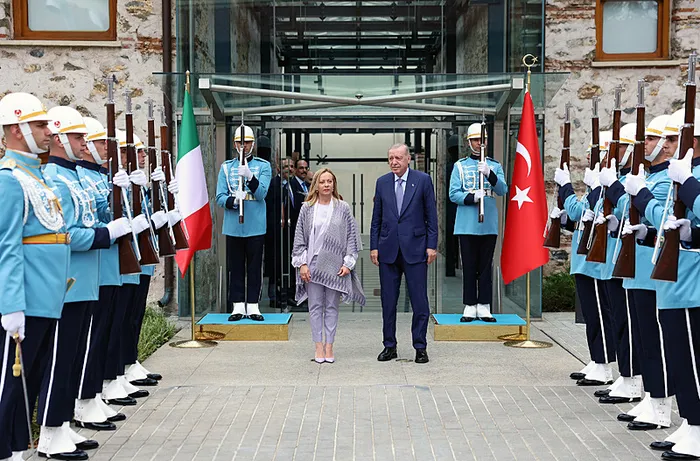son-dakika-istanbulda-kritik-zirve-baskan-erdogan-meloni-ve-dibeybeyi-kabul-etti-1754051263558.jpg